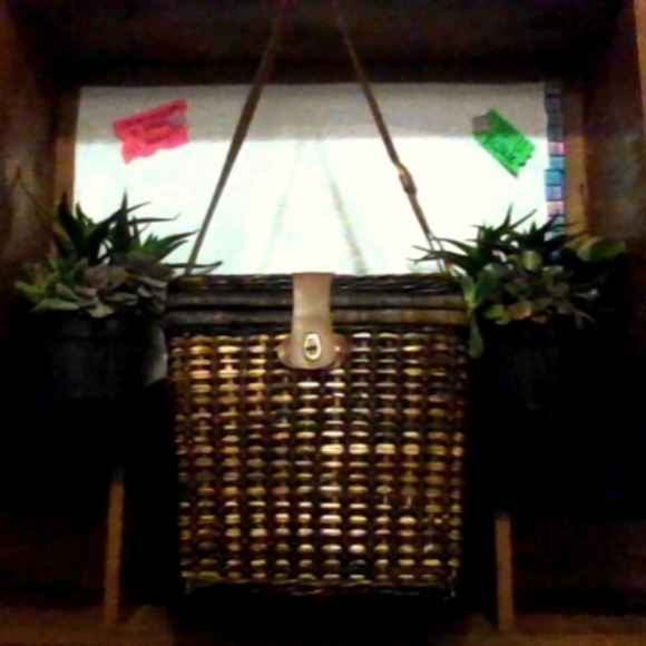 Old Fashion Wicker Pic-Nic Basket W/holders for Wine and Glasses - Picture 3 of 7